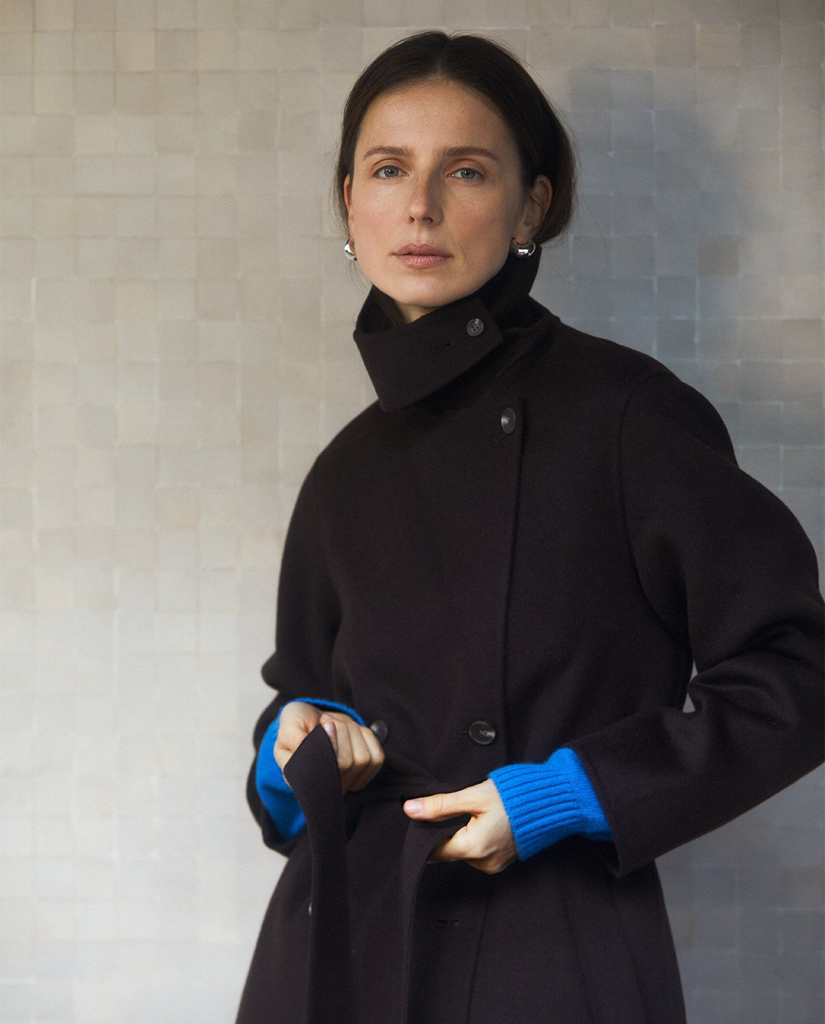 Handgefertigter langer Mantel aus Wollmischgewebe