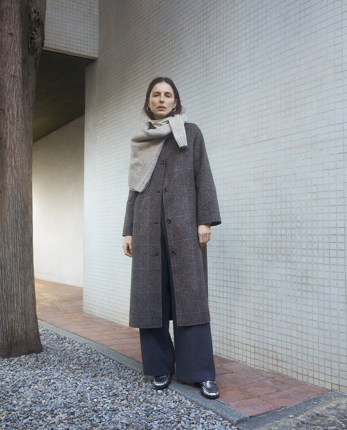 Langer, handgefertigter Mantel aus Wollmischgewebe