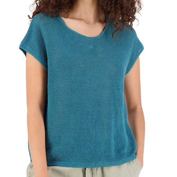 ELLA Leinen Strickpullunder in Petrol, Detailaufnahme des lockeren Leinenstricks #farbe_petrol